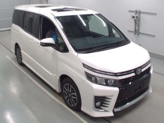 トヨタ　ヴォクシー